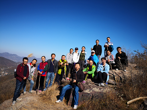 台湾av女优
工会组织登山活动